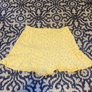 Hollister yellow flower print skort